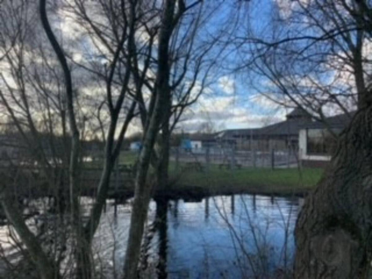 Captivating Bluebell Lodge 2-Bed Cotswolds Caravan Сайърънсестър Екстериор снимка