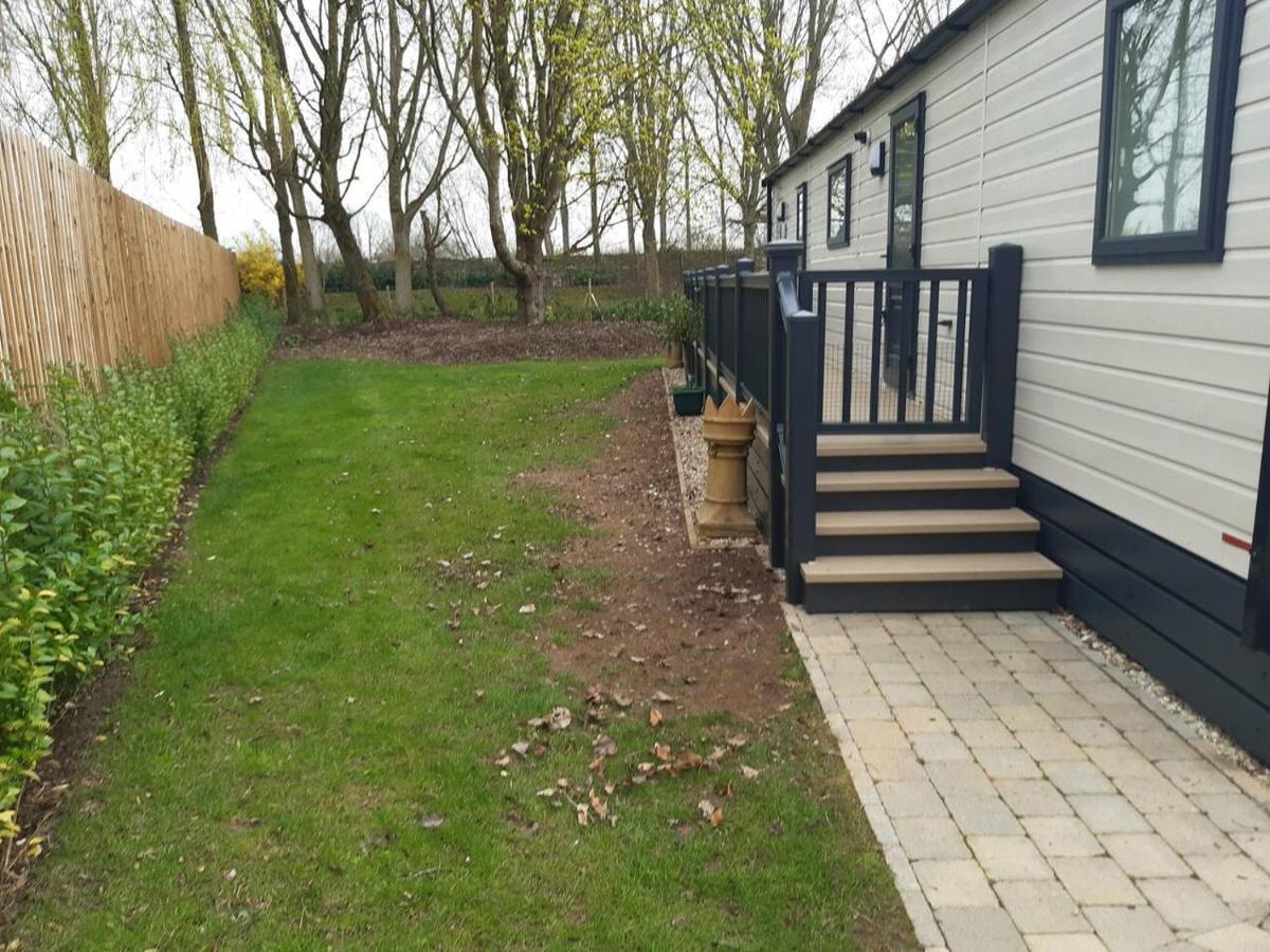 Captivating Bluebell Lodge 2-Bed Cotswolds Caravan Сайърънсестър Екстериор снимка